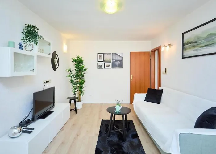 Promenada- 4pax With Parking * Ragusa